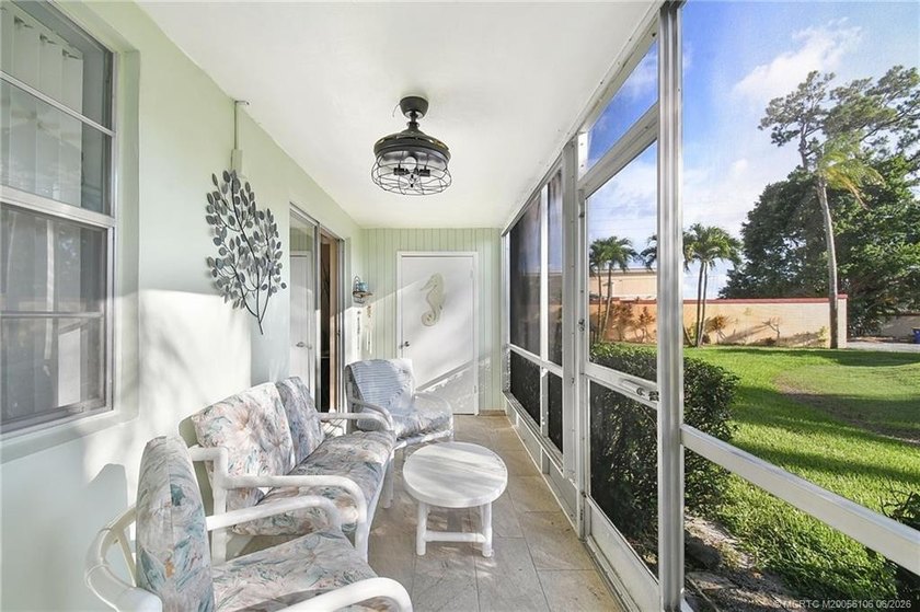 Beautiful, updated FIRST FLOOR, 1 Bed/1 Bath, 699 Sq Ft condo - photo 17