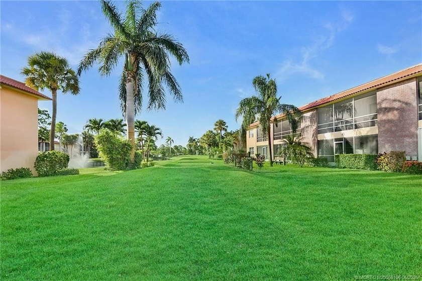 Beautiful, updated FIRST FLOOR, 1 Bed/1 Bath, 699 Sq Ft condo - photo 18