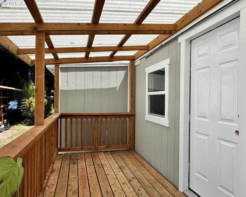 Thoughtfully updated and expanded! This darling little - photo 2