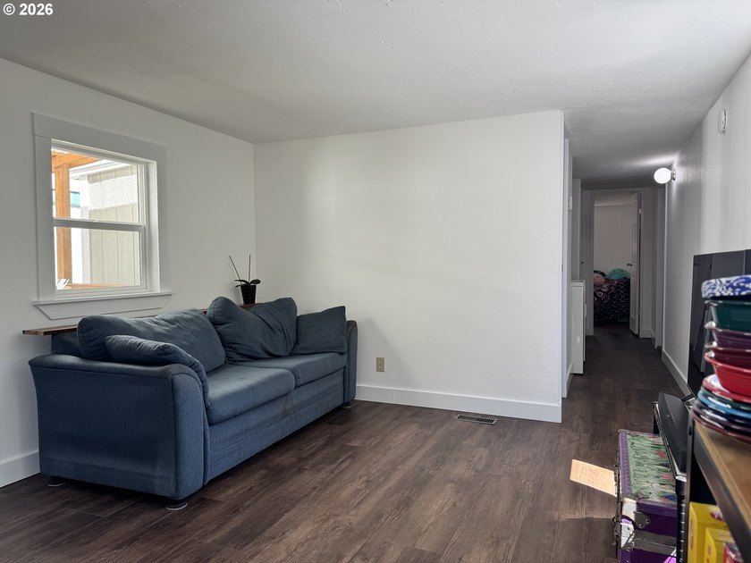 Thoughtfully updated and expanded! This darling little - photo 6