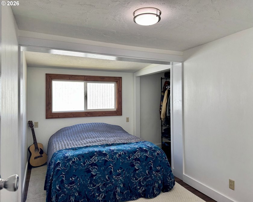 Thoughtfully updated and expanded! This darling little - photo 7