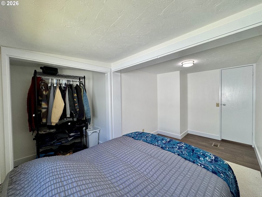 Thoughtfully updated and expanded! This darling little - photo 8