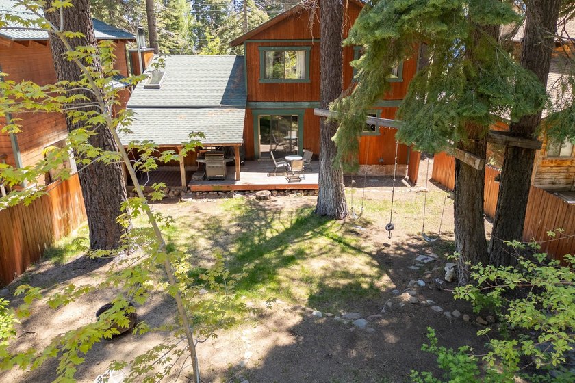Step in and enjoy this 3-bedroom, 2.5-bath home in the - photo 7