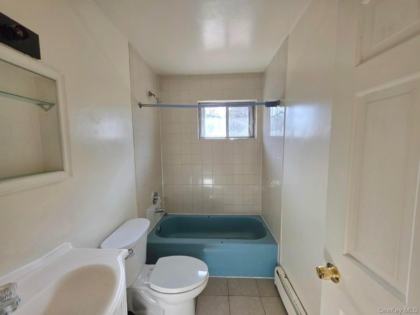 3 Bedroom, 1 Bathroom, Large - photo 8