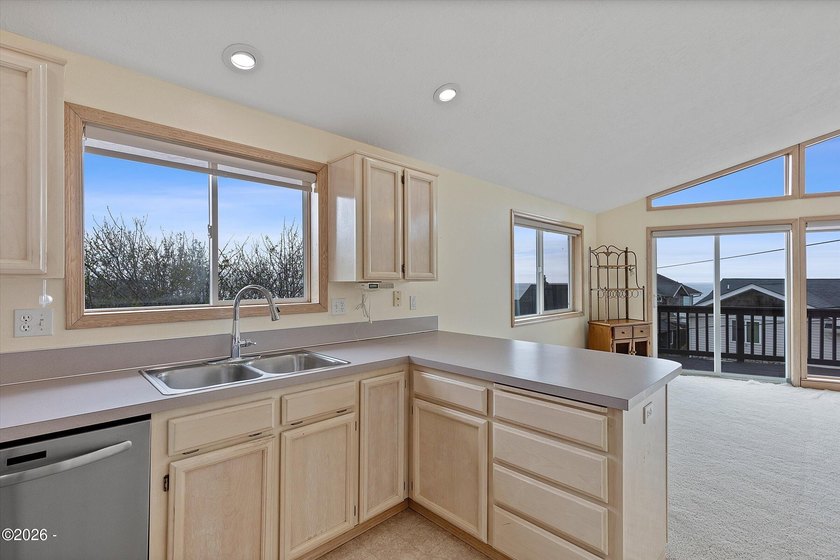 Ocean view, beach access, and coastal flexibility just across - photo 6