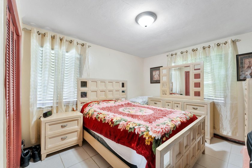 This income-producing duplex presents a fantastic opportunity - photo 15