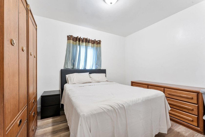 This income-producing duplex presents a fantastic opportunity - photo 17