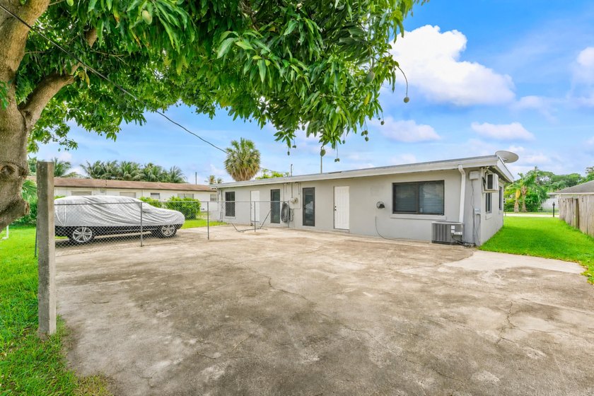 This income-producing duplex presents a fantastic opportunity - photo 21