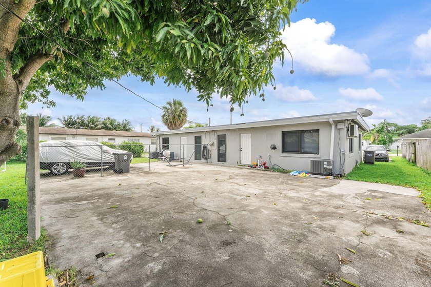 This income-producing duplex presents a fantastic opportunity - photo 22