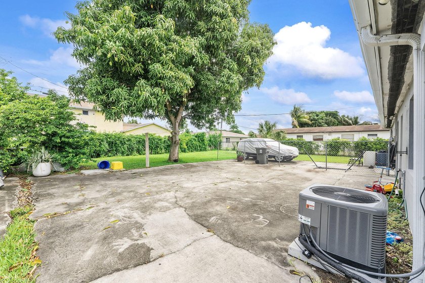 This income-producing duplex presents a fantastic opportunity - photo 24