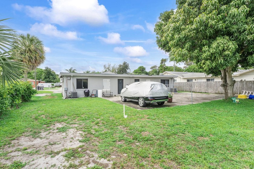 This income-producing duplex presents a fantastic opportunity - photo 26