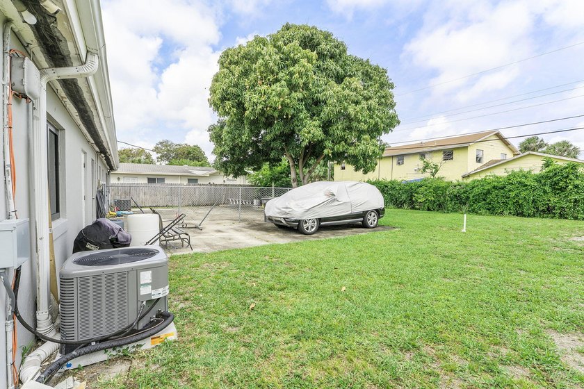 This income-producing duplex presents a fantastic opportunity - photo 27