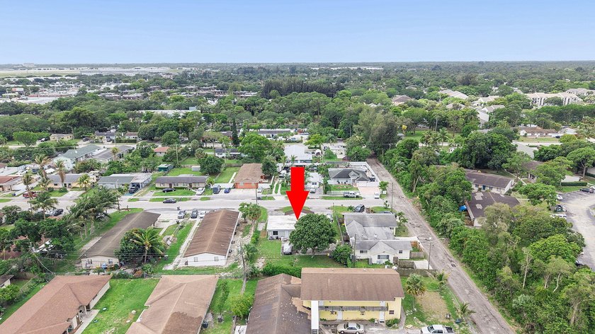 This income-producing duplex presents a fantastic opportunity - photo 31