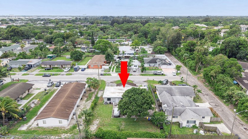 This income-producing duplex presents a fantastic opportunity - photo 33