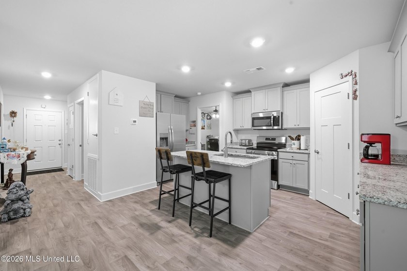SELLER IS OFFERING UP TO $10,000 IN BUYER CONCESSIONS WITH AN - photo 15