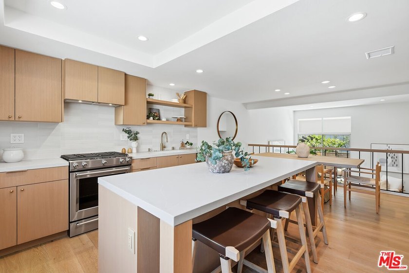 Extensively renovated and just completed 3 bedroom, 2.5 bathroom - photo 21