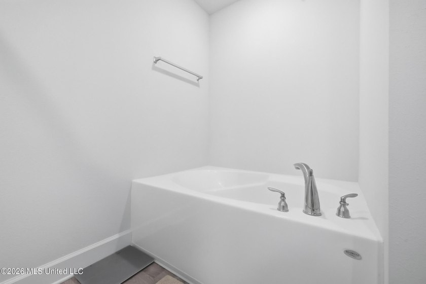 SELLER IS OFFERING UP TO $10,000 IN BUYER CONCESSIONS WITH AN - photo 22