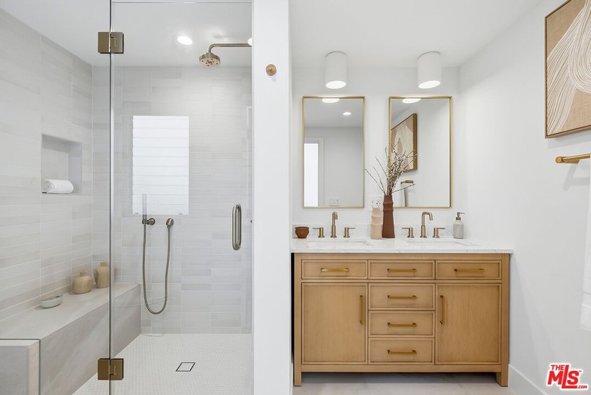 Extensively renovated and just completed 3 bedroom, 2.5 bathroom - photo 31