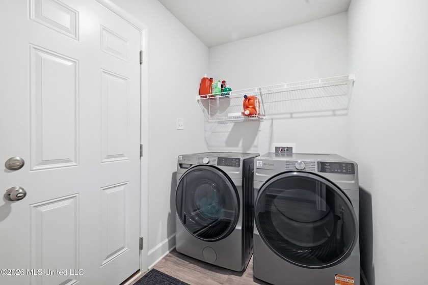SELLER IS OFFERING UP TO $10,000 IN BUYER CONCESSIONS WITH AN - photo 33