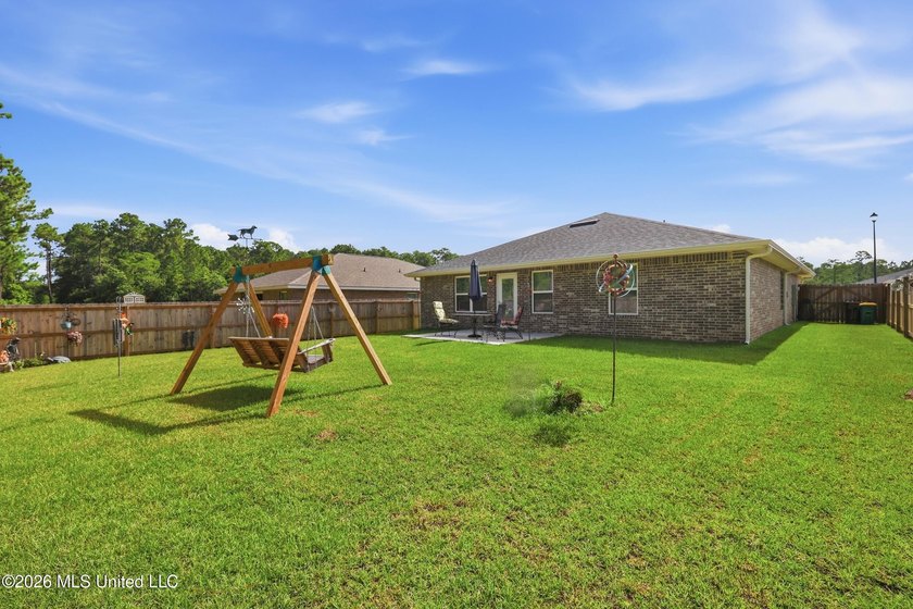 SELLER IS OFFERING UP TO $10,000 IN BUYER CONCESSIONS WITH AN - photo 36