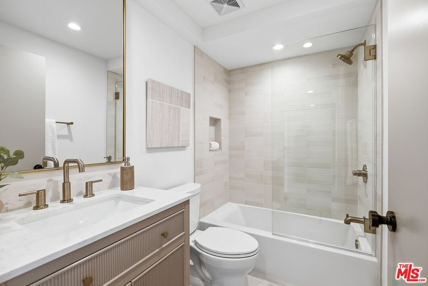 Extensively renovated and just completed 3 bedroom, 2.5 bathroom - photo 38
