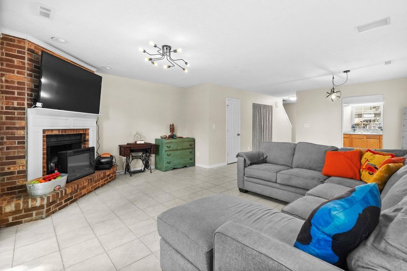 Incredible opportunity to purchase this 3 bedroom, 2.5 bath End - photo 11
