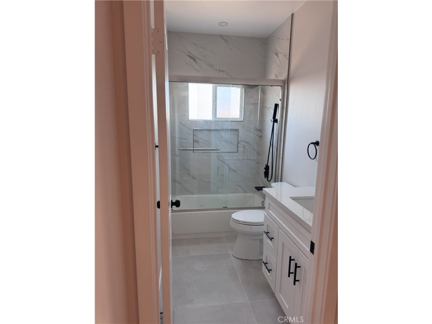 Total of 8 bedrooms, 5 bathrooms, approximately 3,667 square - photo 20