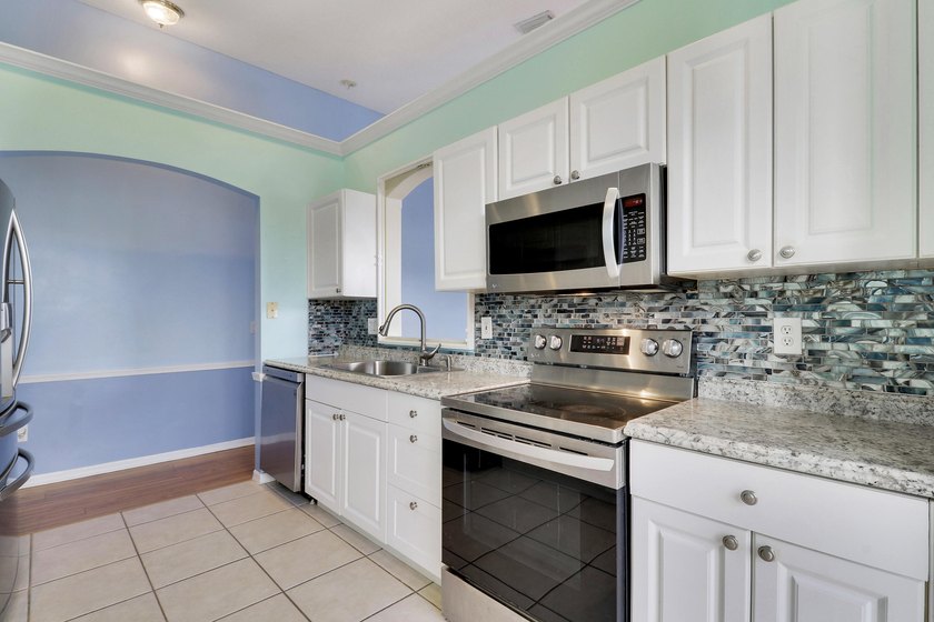 This spacious end-unit home is vacant and move-in ready! Tucked - photo 13