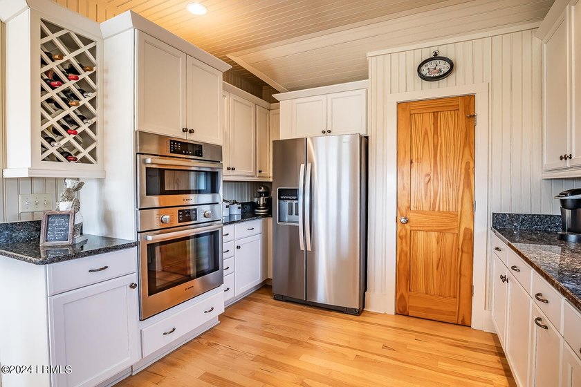 Must-See Harbor Island Gem! Welcome to your dream coastal - photo 14