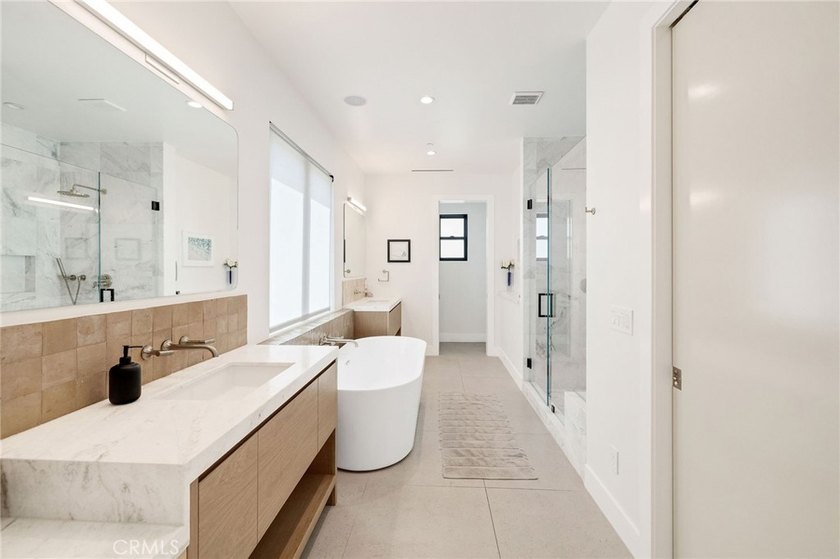 Welcome to 622 1st Place. A Rare rear-unit townhome offering - photo 16