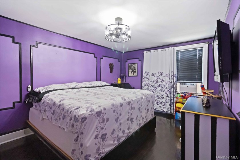Charming Tudor home filled with character, set on a dead-end - photo 17