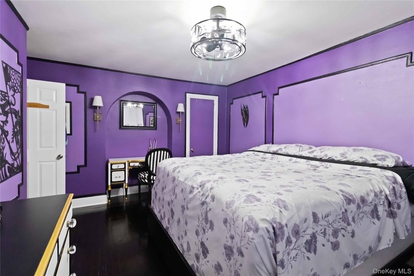 Charming Tudor home filled with character, set on a dead-end - photo 18