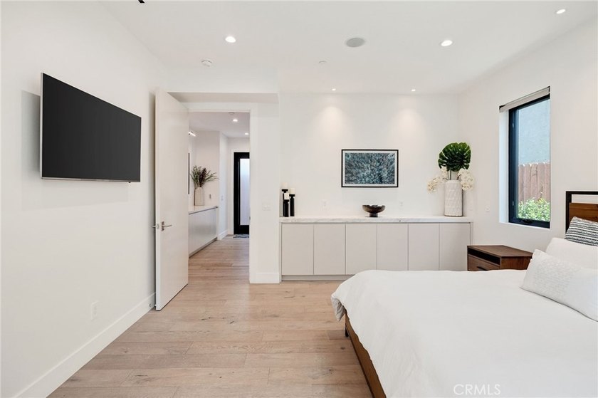 Welcome to 622 1st Place. A Rare rear-unit townhome offering - photo 19