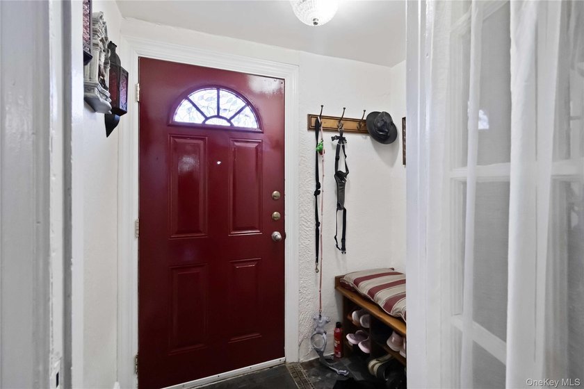 Charming Tudor home filled with character, set on a dead-end - photo 20