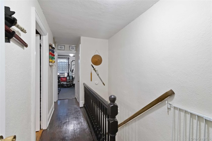 Charming Tudor home filled with character, set on a dead-end - photo 21