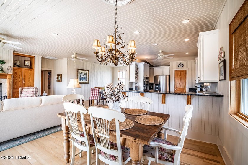 Must-See Harbor Island Gem! Welcome to your dream coastal - photo 22