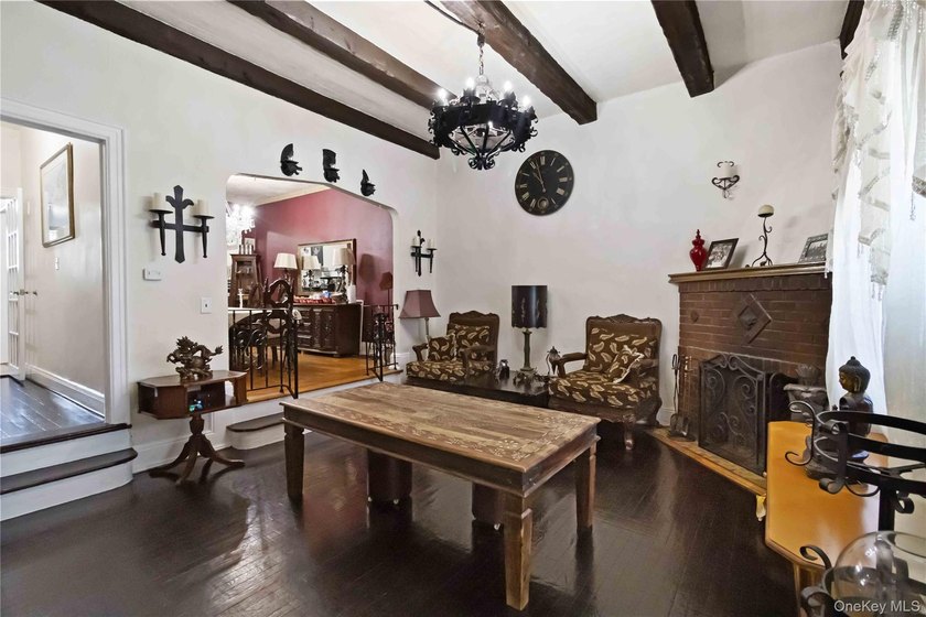 Charming Tudor home filled with character, set on a dead-end - photo 23