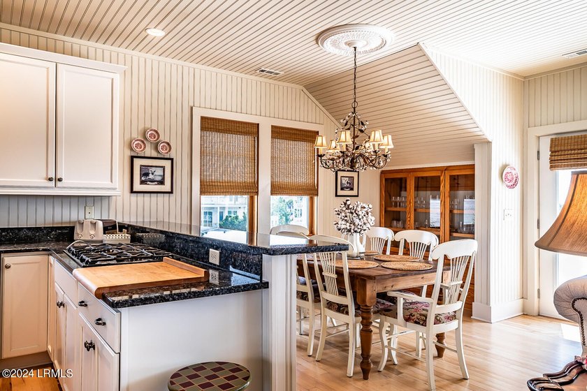 Must-See Harbor Island Gem! Welcome to your dream coastal - photo 24