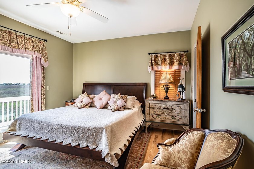 Must-See Harbor Island Gem! Welcome to your dream coastal - photo 25