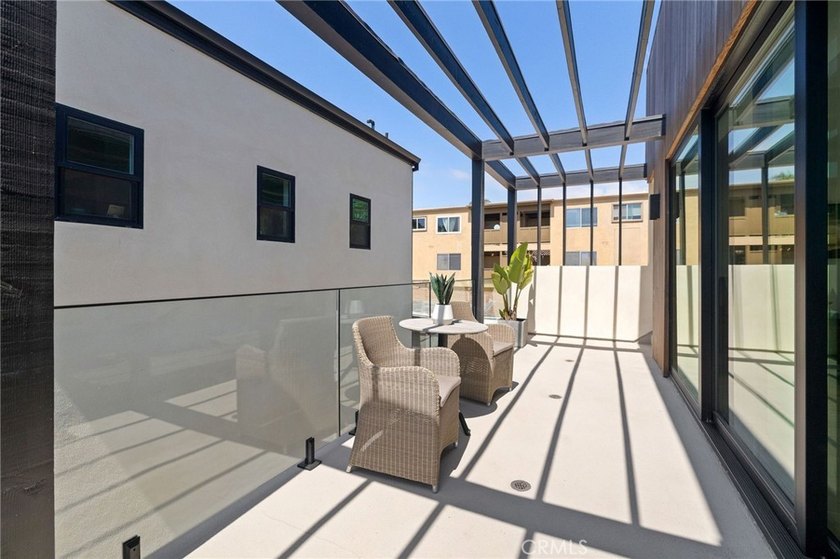 Welcome to 622 1st Place. A Rare rear-unit townhome offering - photo 27