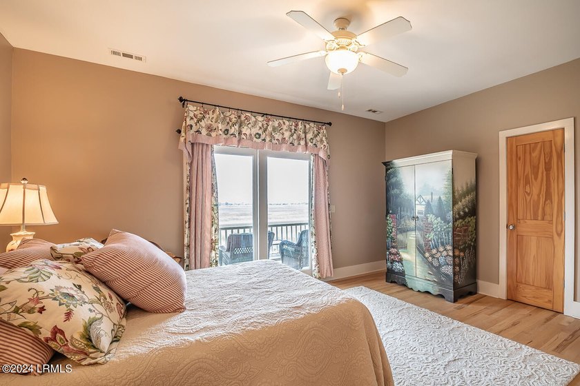 Must-See Harbor Island Gem! Welcome to your dream coastal - photo 32