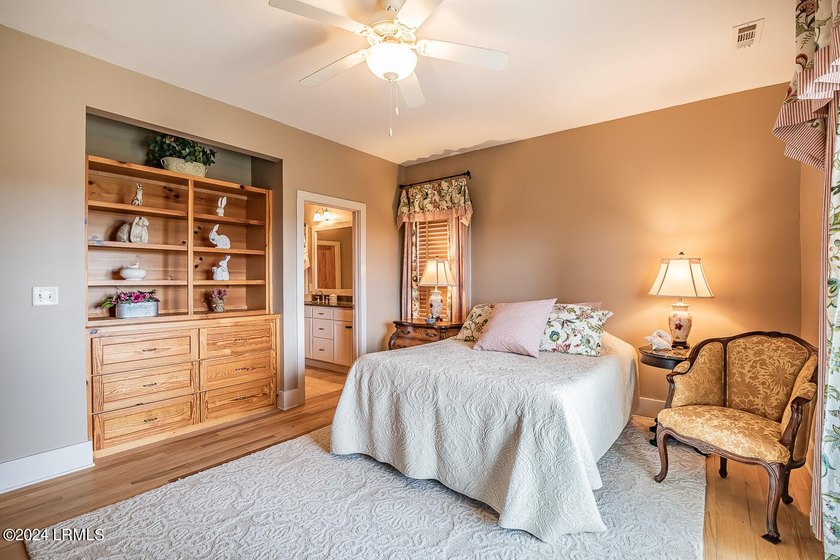 Must-See Harbor Island Gem! Welcome to your dream coastal - photo 34