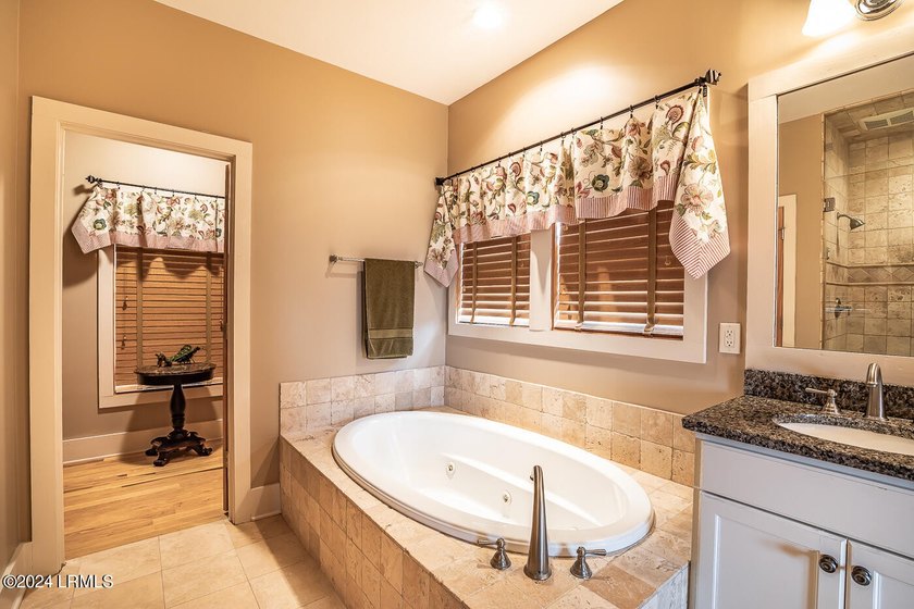 Must-See Harbor Island Gem! Welcome to your dream coastal - photo 37