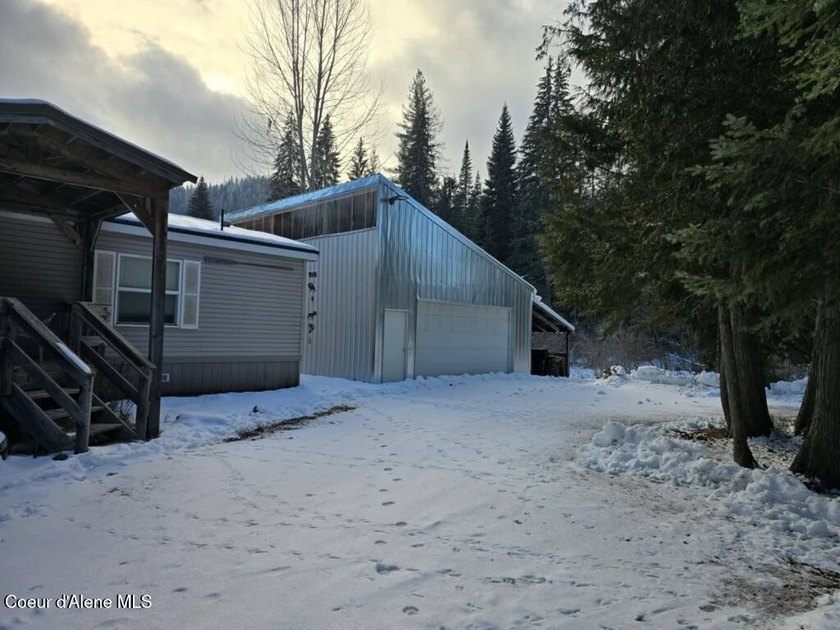 Prime location! About five minutes to Priest Lake with your own - photo 2