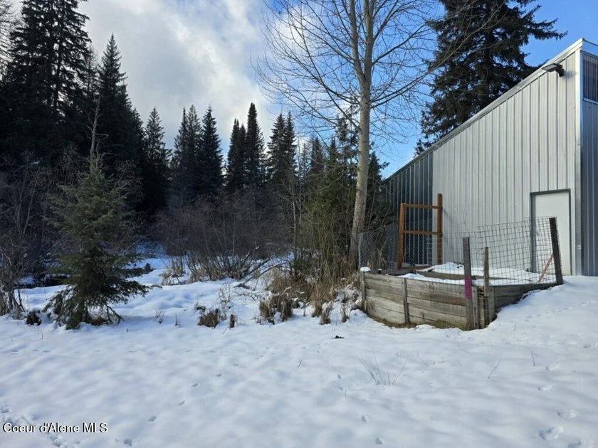 Prime location! About five minutes to Priest Lake with your own - photo 5