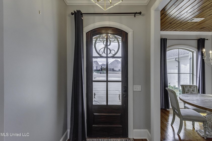 NEW PRICE!!! WELCOME TO 705 QUEENS CT. in the Gated Kensington - photo 12