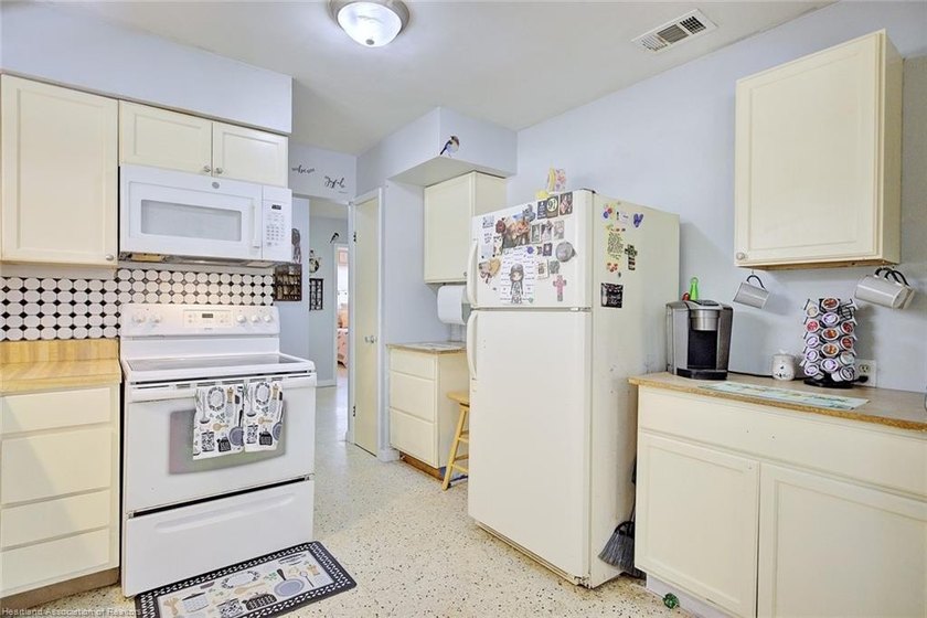 Welcome home to this adorable 2 bedroom, 2 bath home nestled on - photo 13
