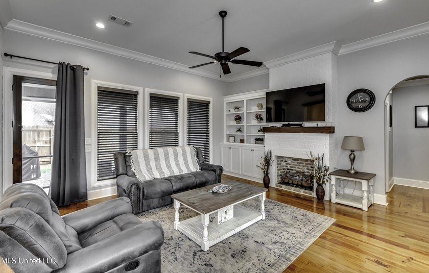 NEW PRICE!!! WELCOME TO 705 QUEENS CT. in the Gated Kensington - photo 14