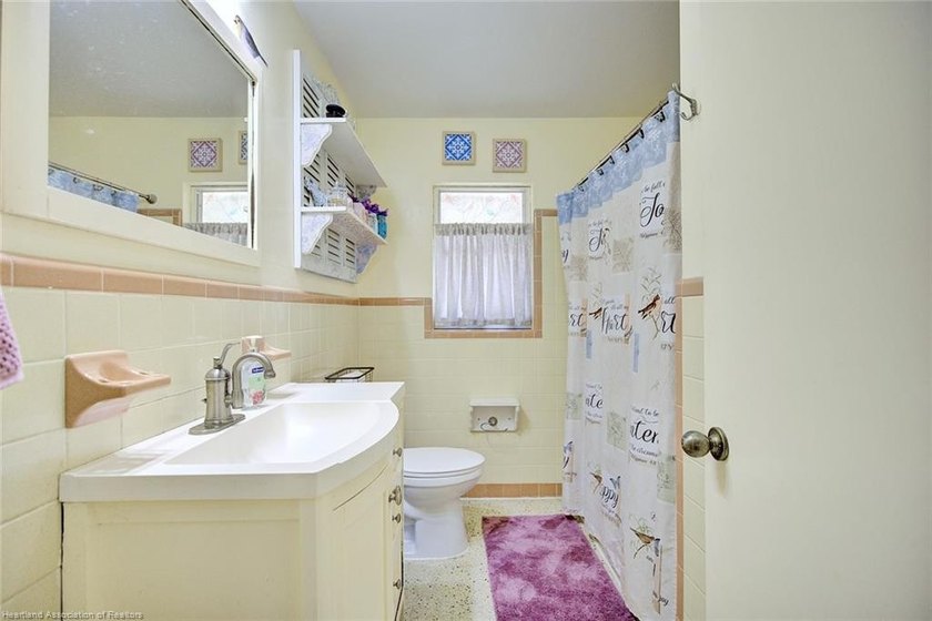 Welcome home to this adorable 2 bedroom, 2 bath home nestled on - photo 15