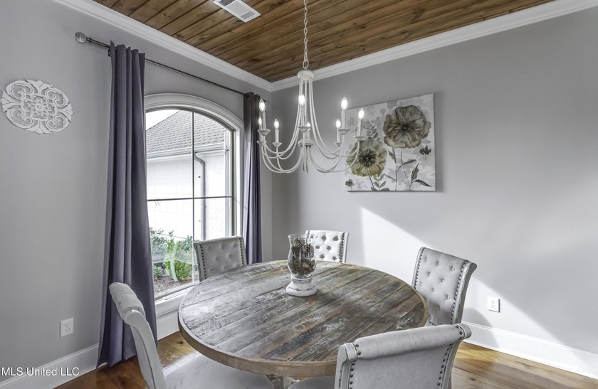 NEW PRICE!!! WELCOME TO 705 QUEENS CT. in the Gated Kensington - photo 17